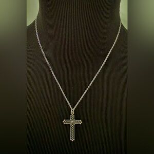 Cross Pendant Necklace - NEW